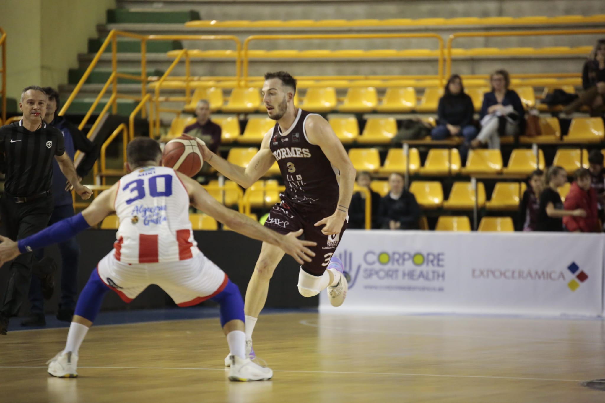 Fotos: La Antigua CB Tormes supera en un gran partido al Algeciras