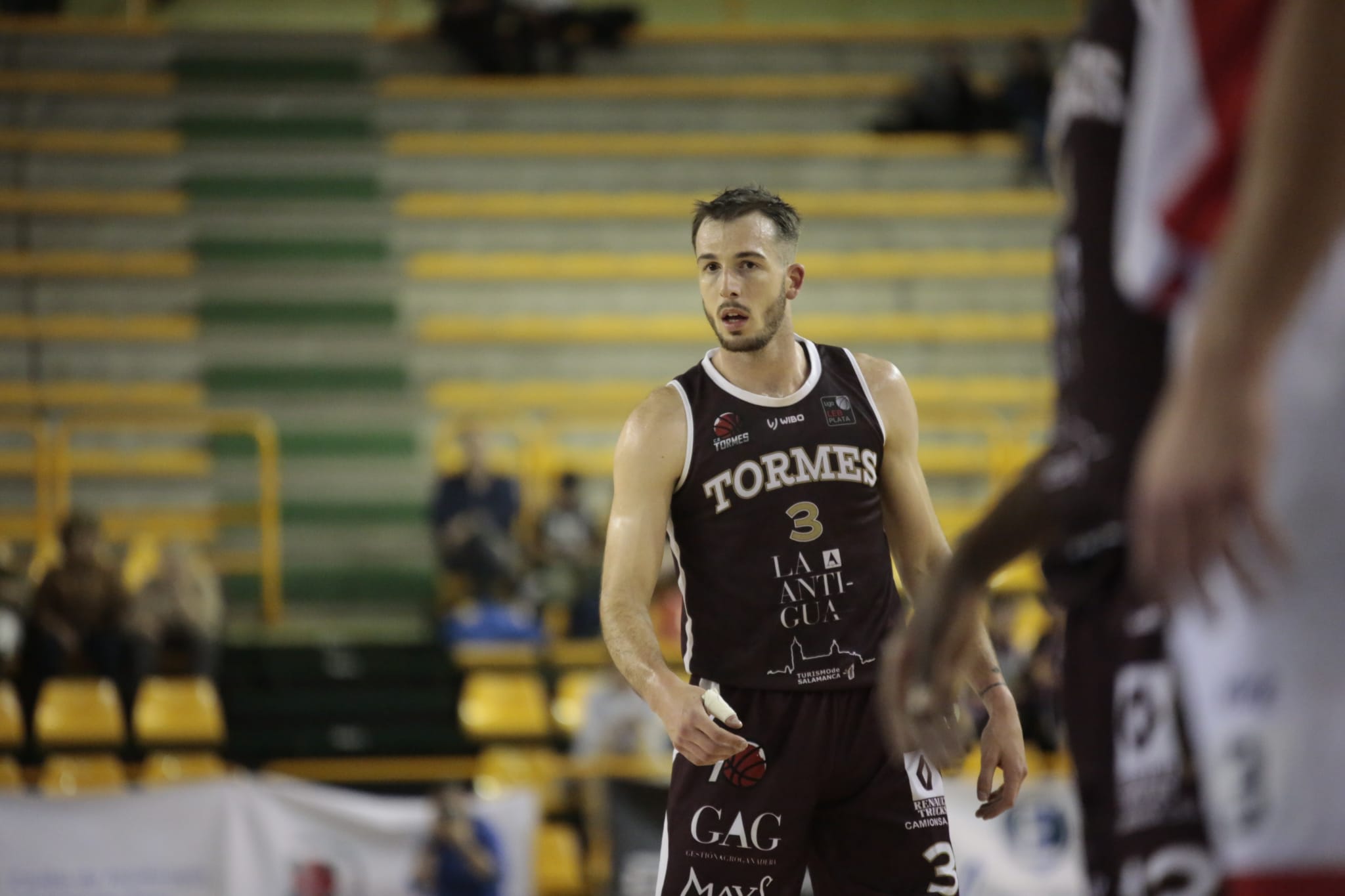 Fotos: La Antigua CB Tormes supera en un gran partido al Algeciras