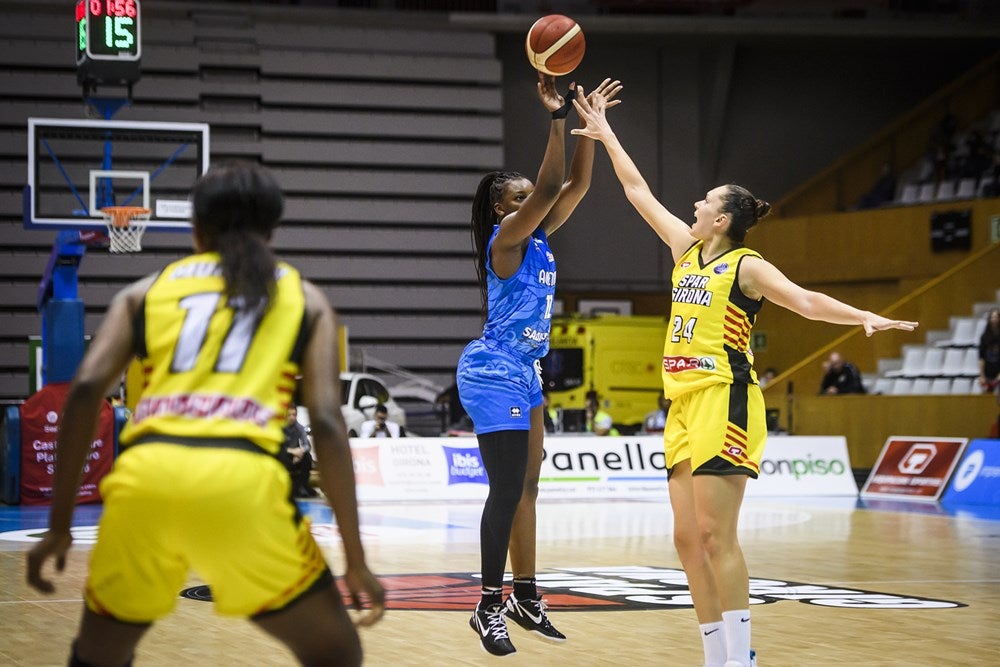 Fotos: Dura derrota para el Avenida en Girona en la Euroliga (74-48)