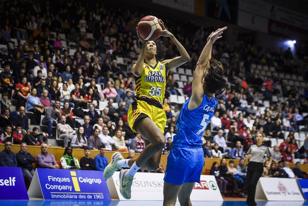 Fotos: Dura derrota para el Avenida en Girona en la Euroliga (74-48)