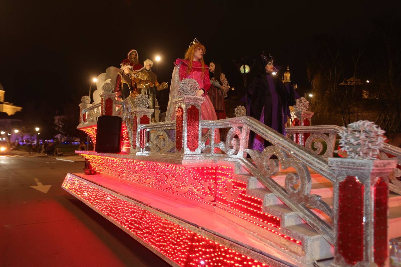 Fotos: La llegada de Papá Noel revoluciona a los más pequeños salmantinos