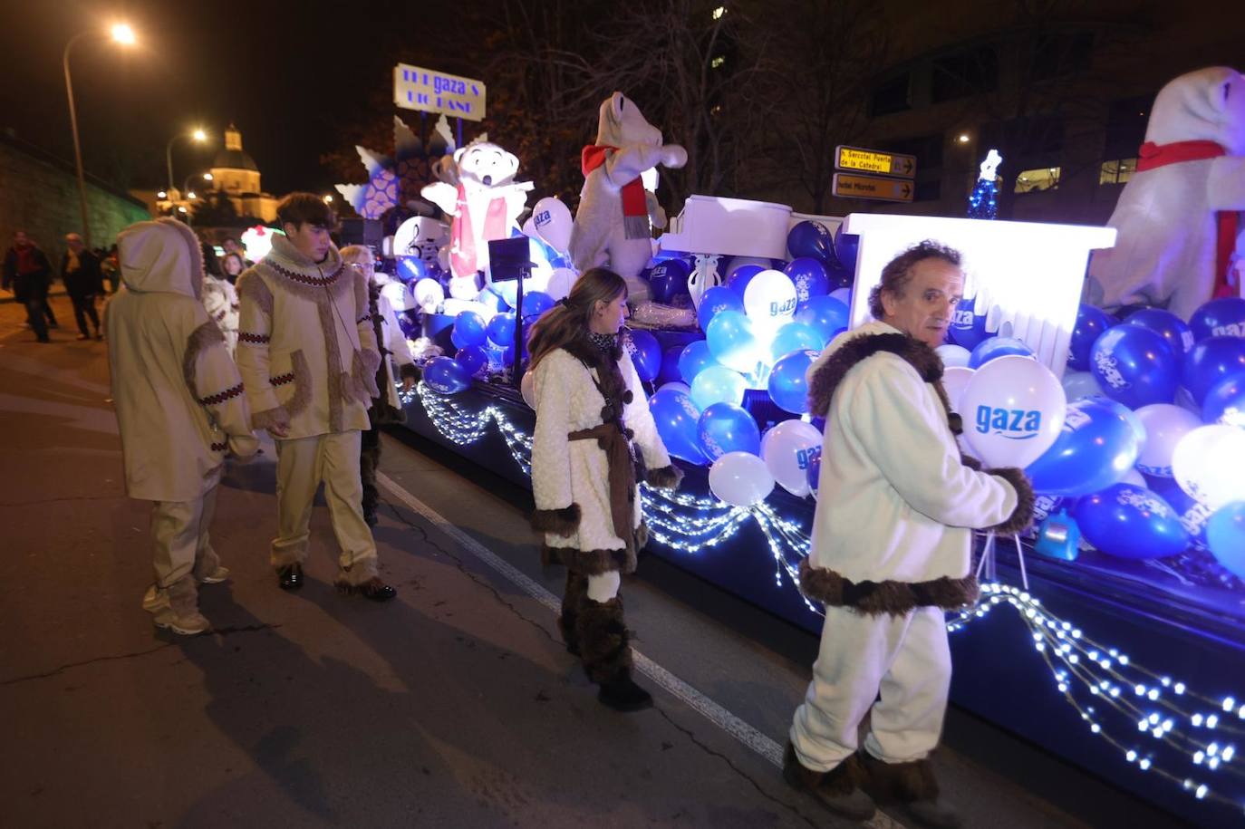 Fotos: La llegada de Papá Noel revoluciona a los más pequeños salmantinos