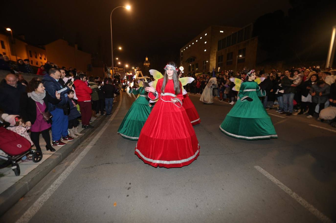 Fotos: La llegada de Papá Noel revoluciona a los más pequeños salmantinos