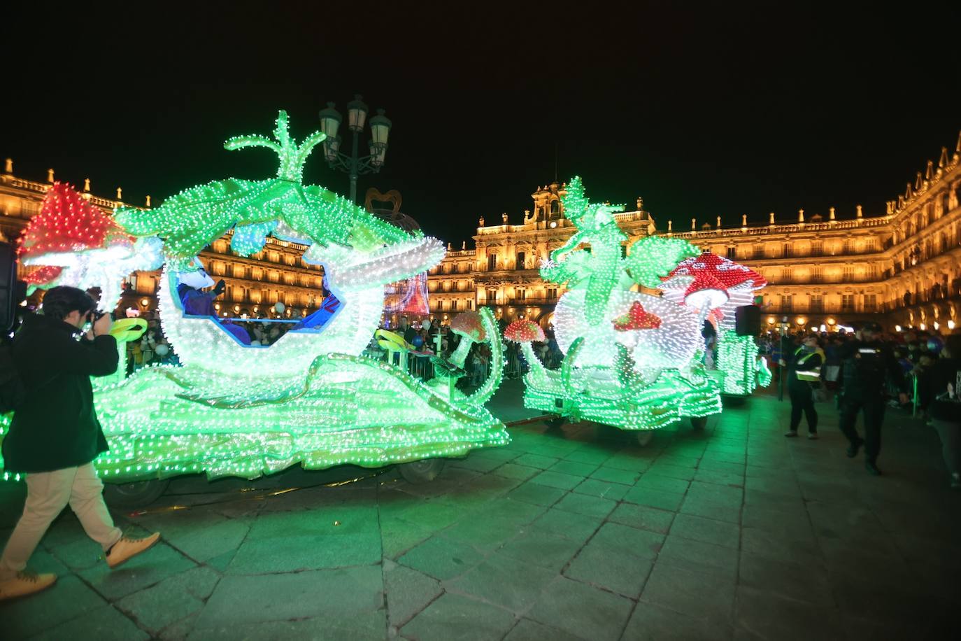 Fotos: La llegada de Papá Noel revoluciona a los más pequeños salmantinos