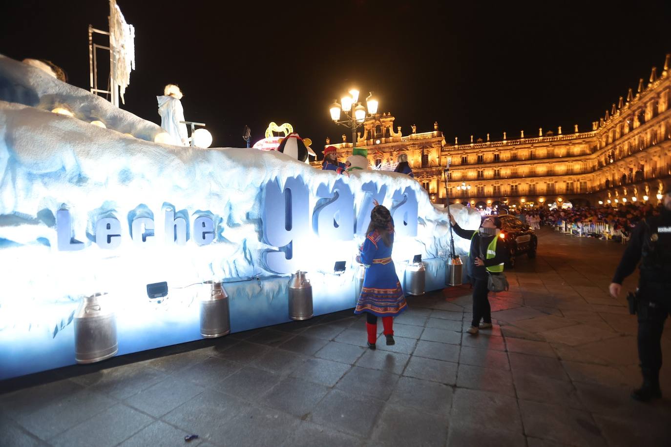 Fotos: La llegada de Papá Noel revoluciona a los más pequeños salmantinos