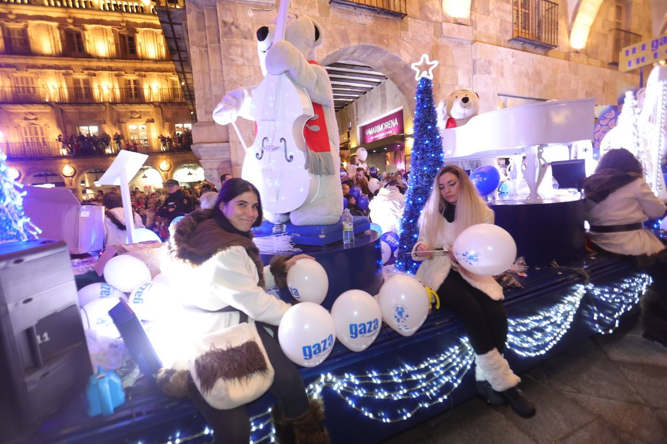 Fotos: La llegada de Papá Noel revoluciona a los más pequeños salmantinos