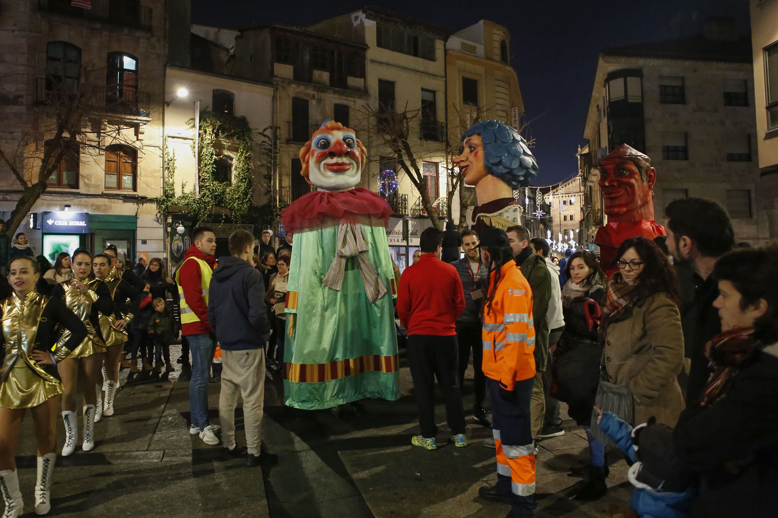 Foto de archivo de un evento navideño de pasacalles