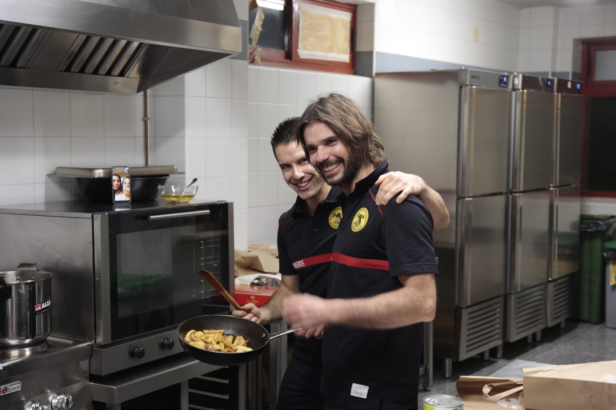 Fotos: Así pasaron la Nochebuena en el Comedor de los pobres, en Cáritas y los bomberos