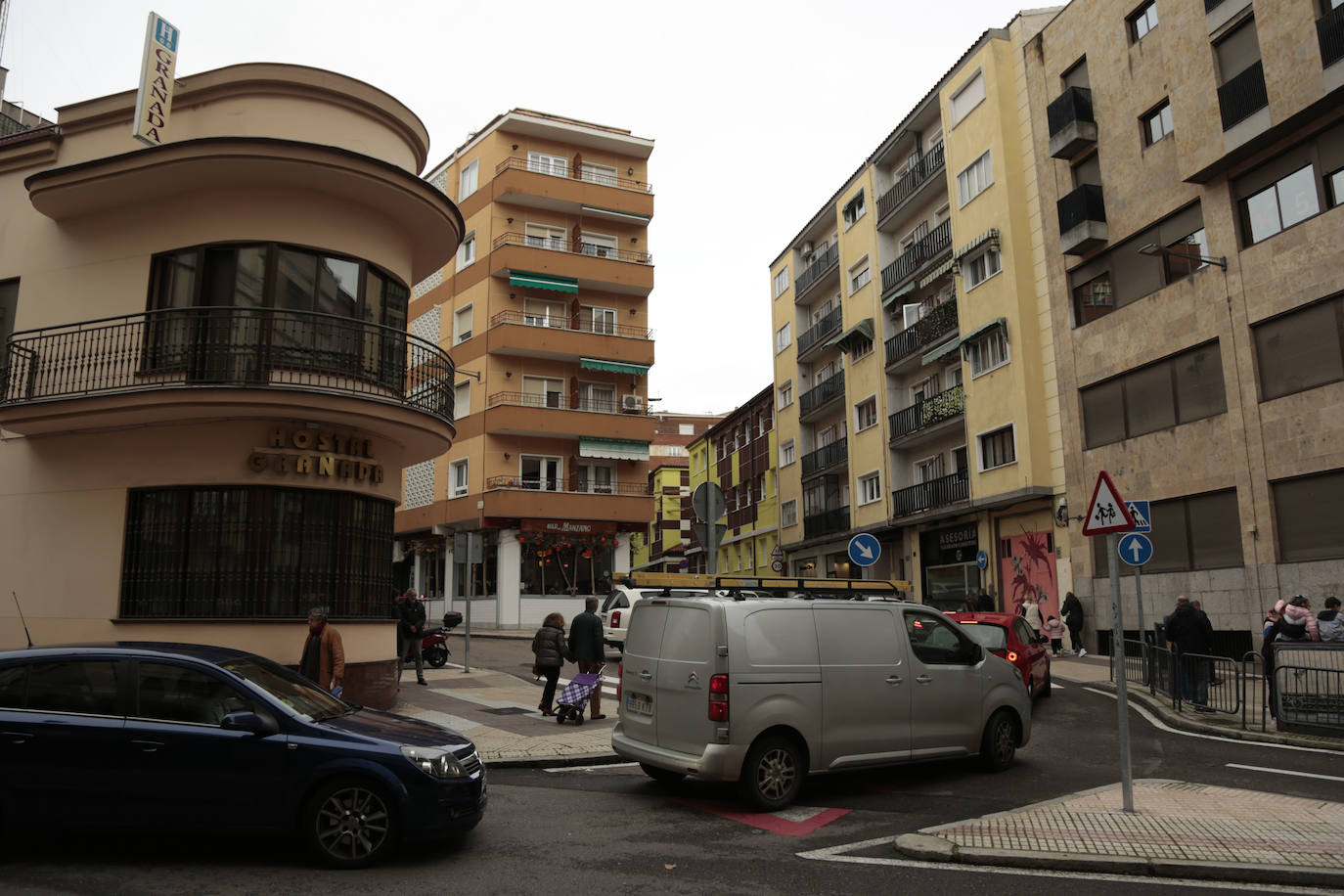 Fotos: ZOES reclama más vegetación y menos coches para el barrio del Oeste