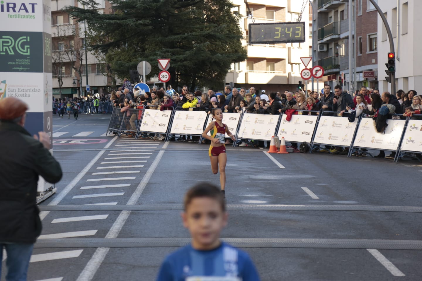 Fotos: Guillermo Perea y Paula Martínez ganan la carrera A de la San Silvestre
