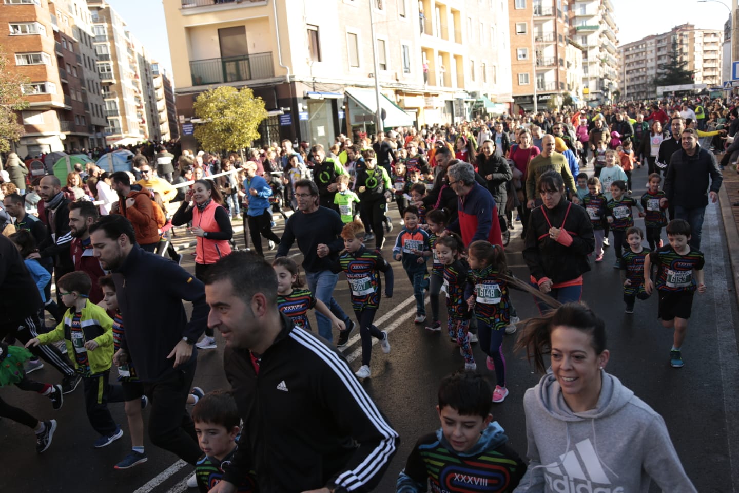 Fotos: Guillermo Perea y Paula Martínez ganan la carrera A de la San Silvestre