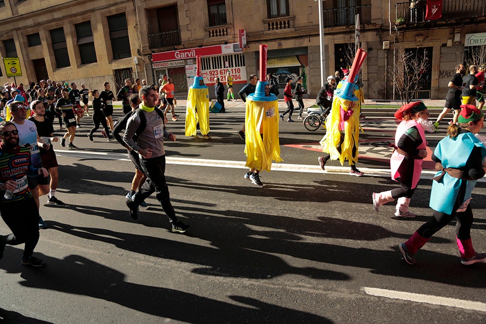 Fotos: Las Arañas ganan el concurso de disfraces de la San Silvestre por delante de Gondoleras y Fregonas