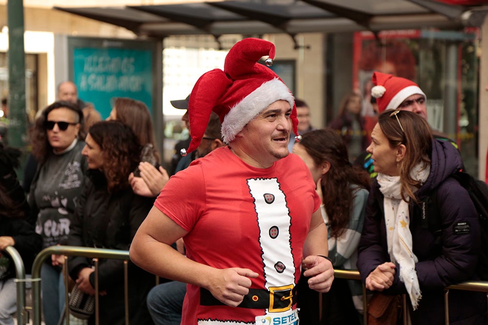 Fotos: Las Arañas ganan el concurso de disfraces de la San Silvestre por delante de Gondoleras y Fregonas