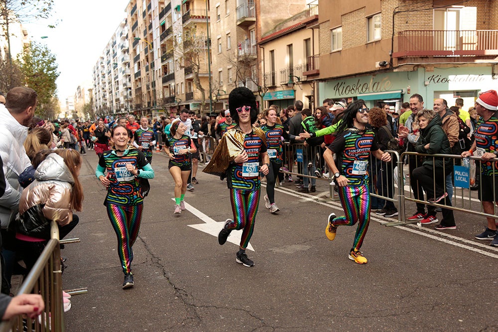 Fotos: Las Arañas ganan el concurso de disfraces de la San Silvestre por delante de Gondoleras y Fregonas