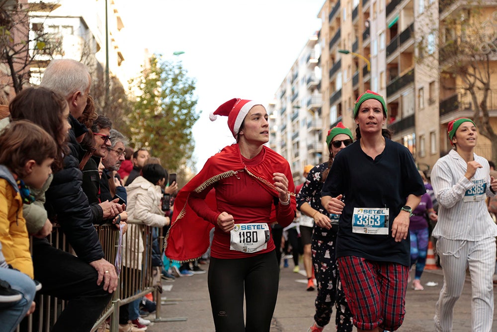 Fotos: Las Arañas ganan el concurso de disfraces de la San Silvestre por delante de Gondoleras y Fregonas