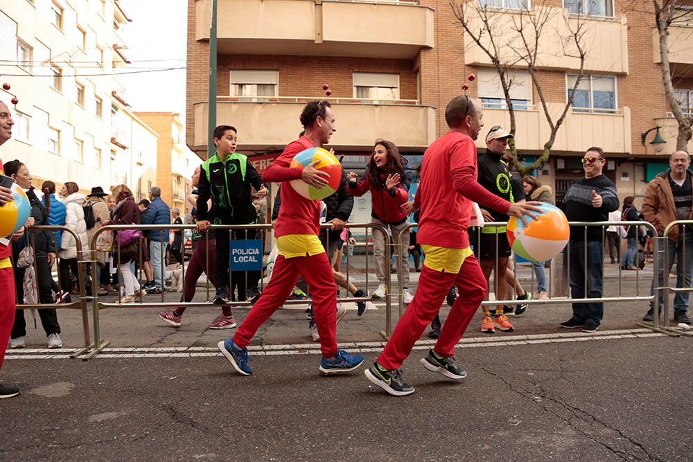 Fotos: Las Arañas ganan el concurso de disfraces de la San Silvestre por delante de Gondoleras y Fregonas