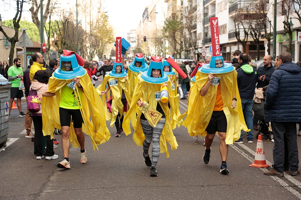 Fotos: Las Arañas ganan el concurso de disfraces de la San Silvestre por delante de Gondoleras y Fregonas