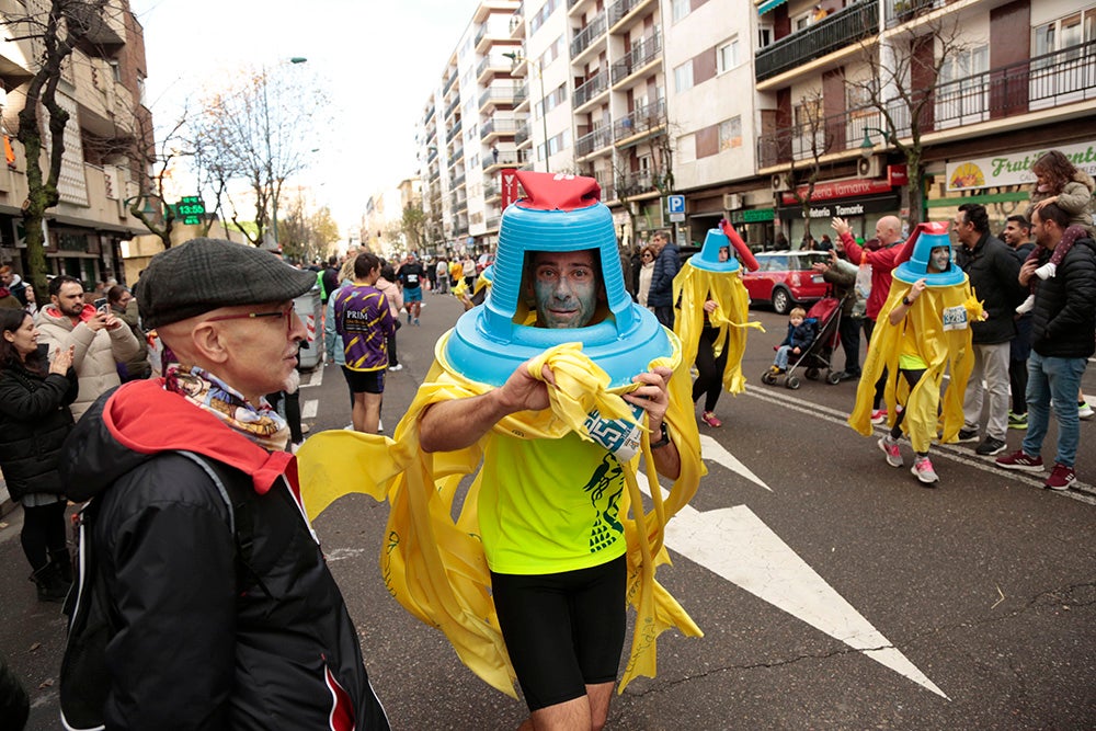Fotos: Las Arañas ganan el concurso de disfraces de la San Silvestre por delante de Gondoleras y Fregonas