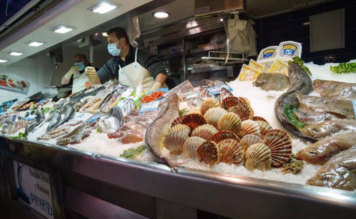 Pescadería en un mercado de abastos. 