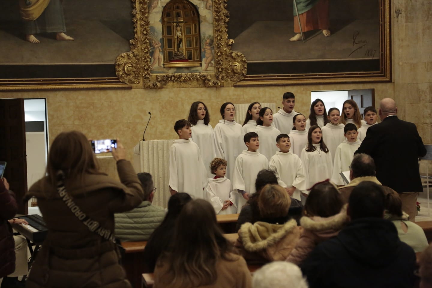 Fotos: Cantores recorren en procesión las calles de Salamanca y elogian la Navidad con un gran concierto