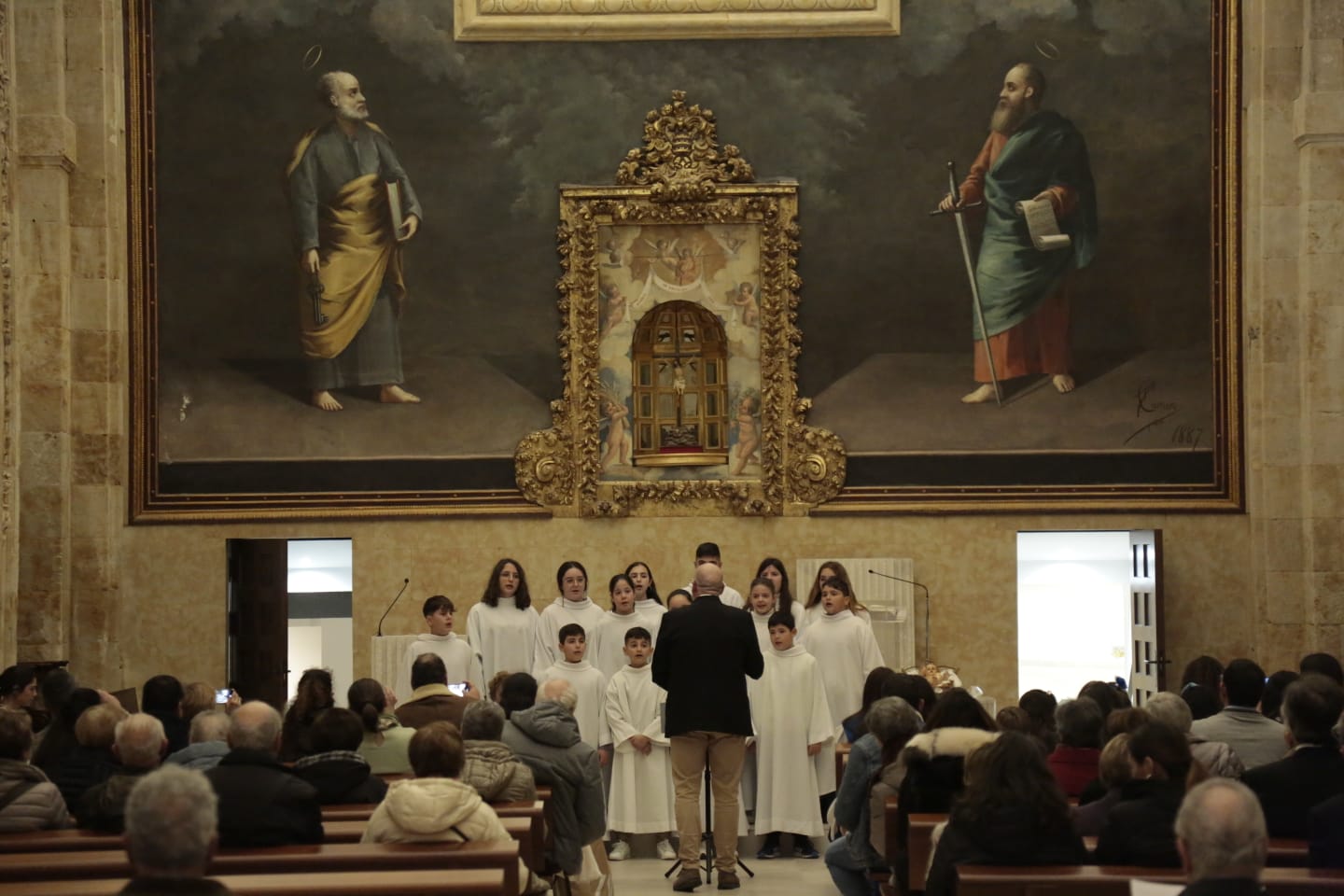 Fotos: Cantores recorren en procesión las calles de Salamanca y elogian la Navidad con un gran concierto