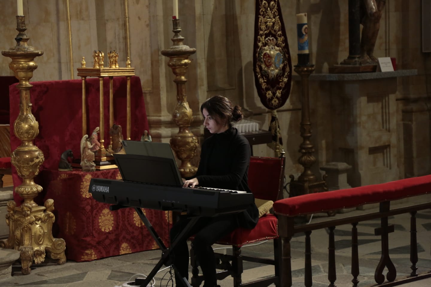 Fotos: Cantores recorren en procesión las calles de Salamanca y elogian la Navidad con un gran concierto