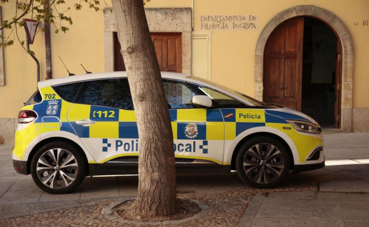 Un coche de la Policía Local de Salamanca. 