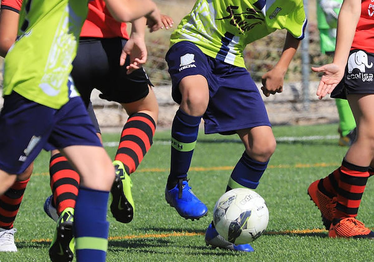 Imagen de archivo de un partido de fútbol base en Salamanca.