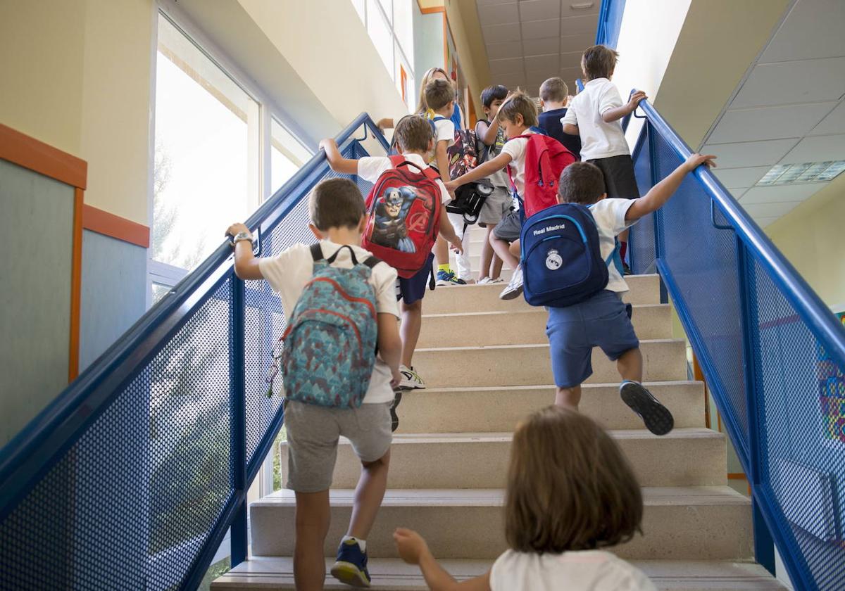 Alumnos en un centro escolar.