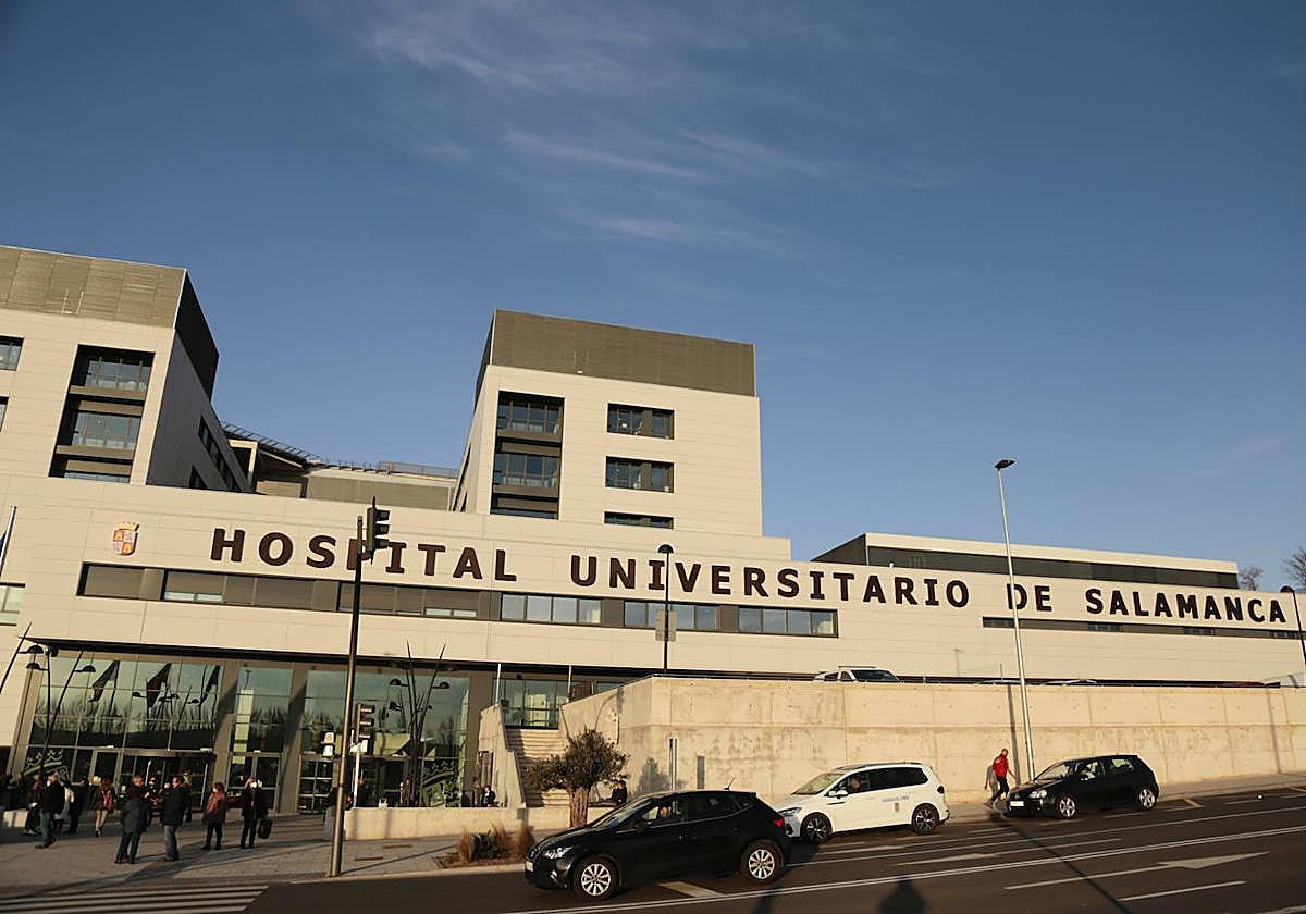 Acceso principal del Hospital de Salamanca.