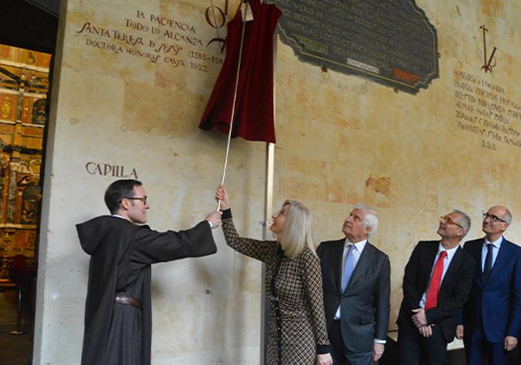 Un vítor en la Universidad de Salamanca recuerda el legado de Teresa de Jesús