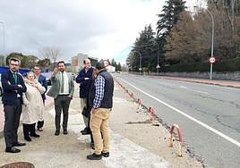 Juan Pedro Fernández Palomino, Encarnación Pérez, y el alcalde de Béjar, Antonio Cámara, durante la presentación del proyecto.