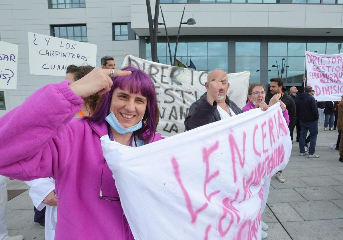 La manifestación de los servicios de mantenimiento en el Hospital de Salamanca.