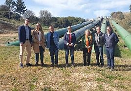 Virginia Barcones, acompañada por la presidenta de la CHD, María Jesús Lafuente, visita la zona regable de La Armuña.