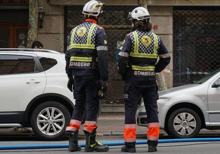 Cada nuevo traje para los bomberos de Salamanca costará unos 1.800 euros