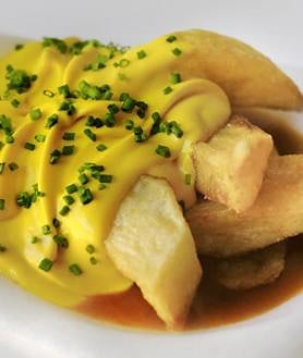 Imagen secundaria 2 - Alguna de las elaboraciones que se pueden encontrar en el Mesón de Gonzalo. 