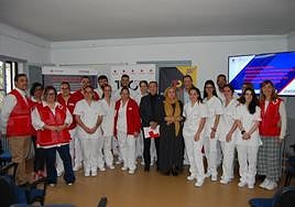Foto de familia con profesores y alumnos del curso.