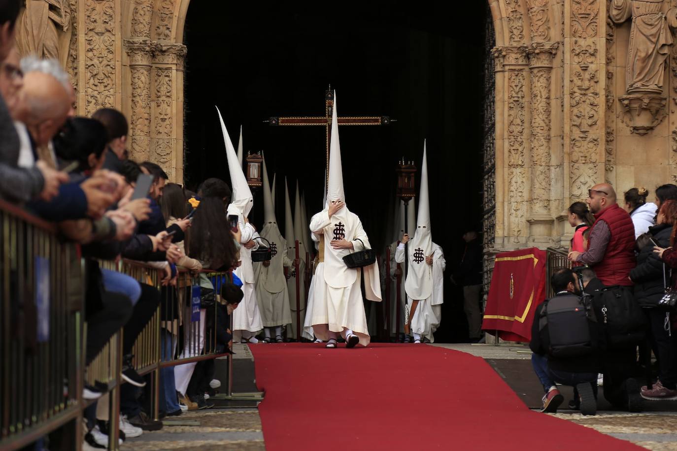 La Cofradía del Rosario hace brillar a Jesús de la Redención en el Sábado de Pasión