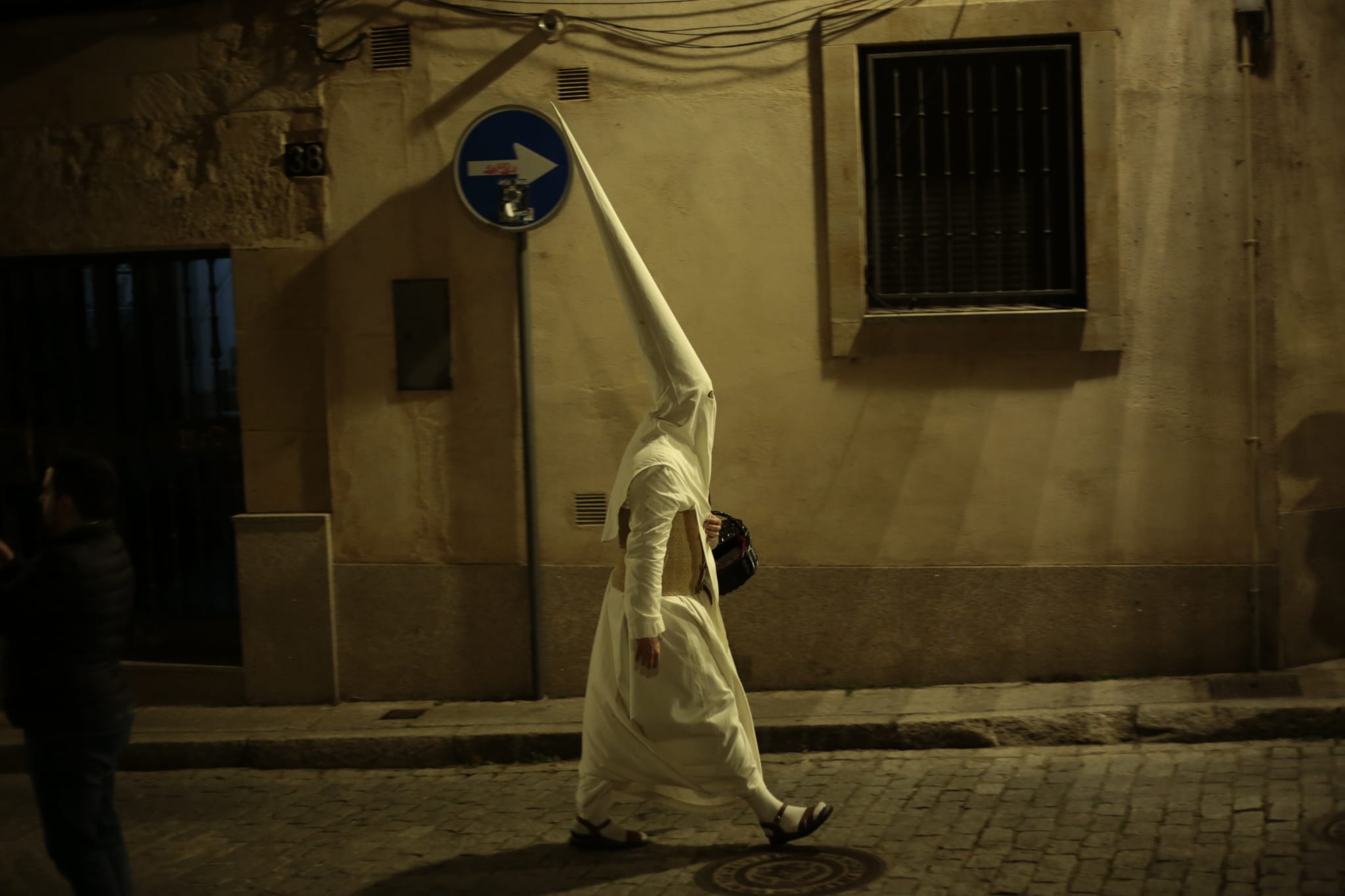 Una silenciosa y concurrida procesión del Cristo de la Humildad marca el Sábado de Pasión