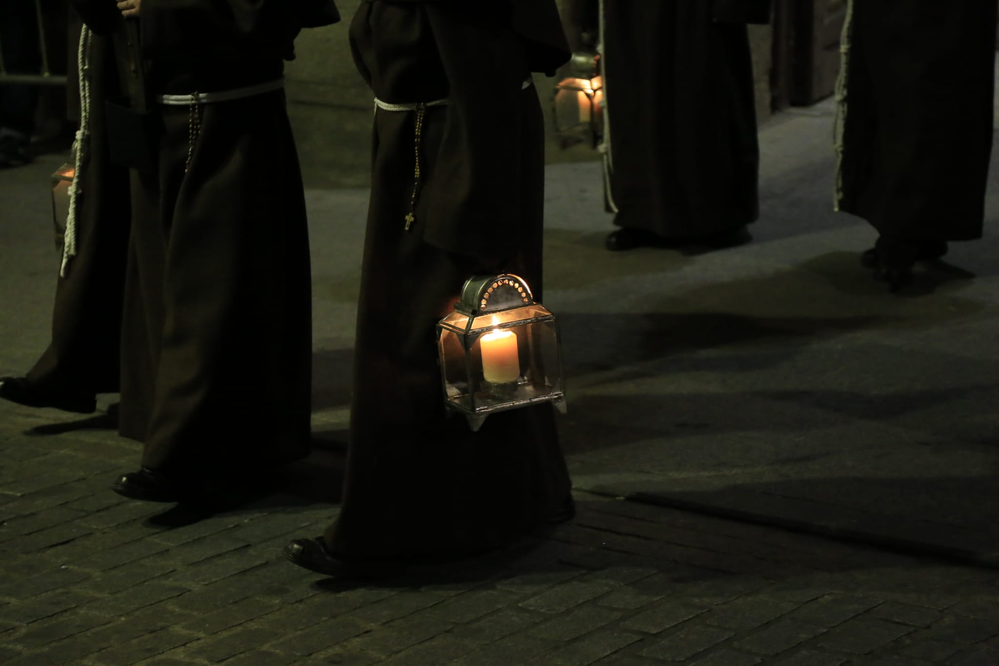 Una silenciosa y concurrida procesión del Cristo de la Humildad marca el Sábado de Pasión