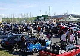 Se han reunido un centenar de vehículos.