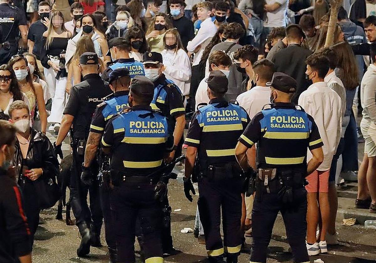 Varios agentes de la Policía Local en una imagen de archivo.