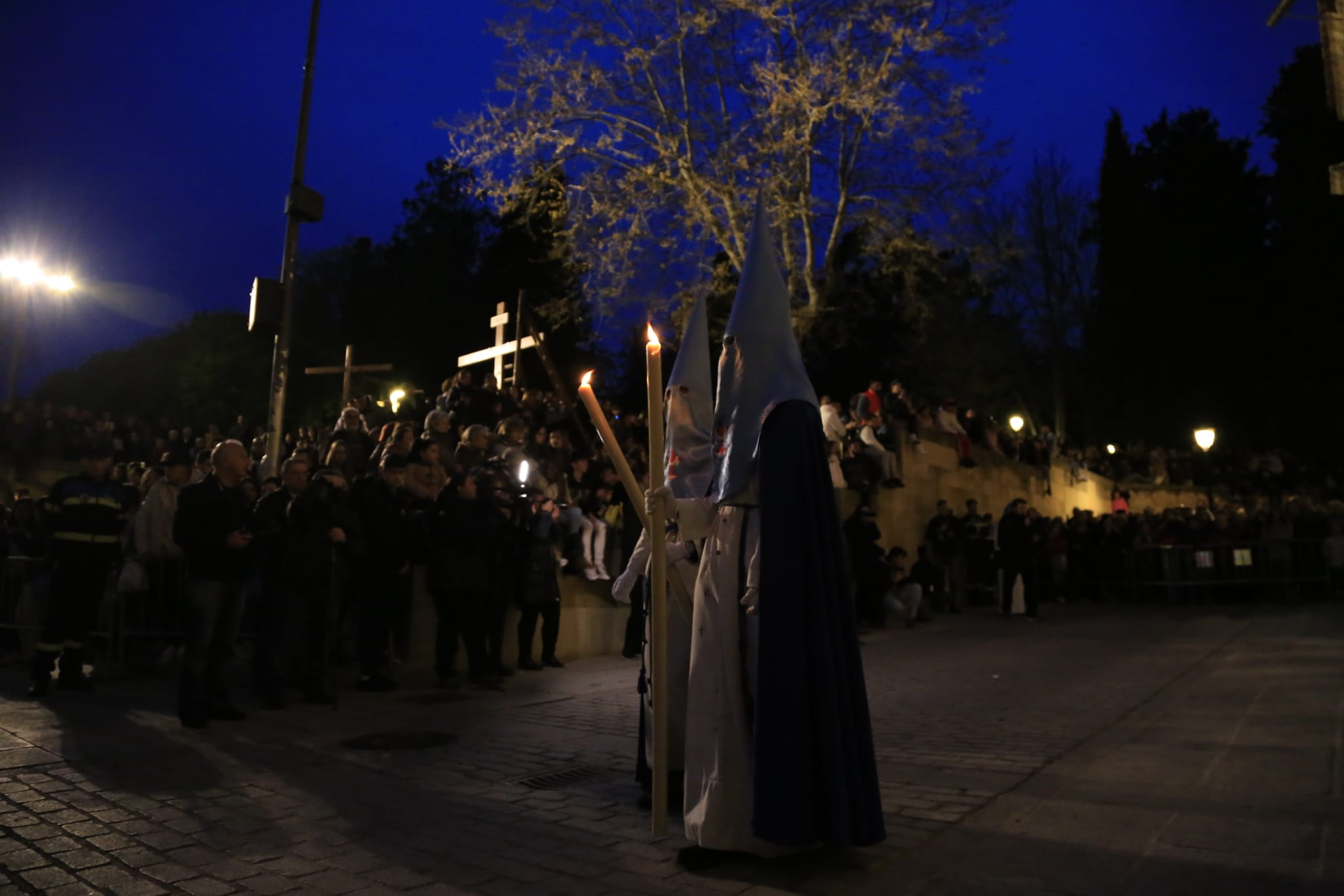 El Cristo de los Doctrinos tiñe la noche de fe y silencio