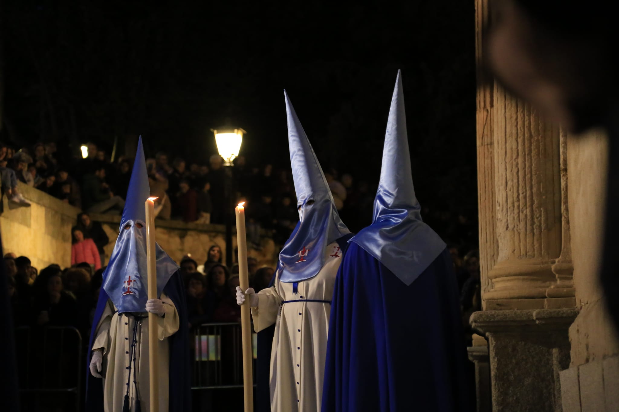 El Cristo de los Doctrinos tiñe la noche de fe y silencio