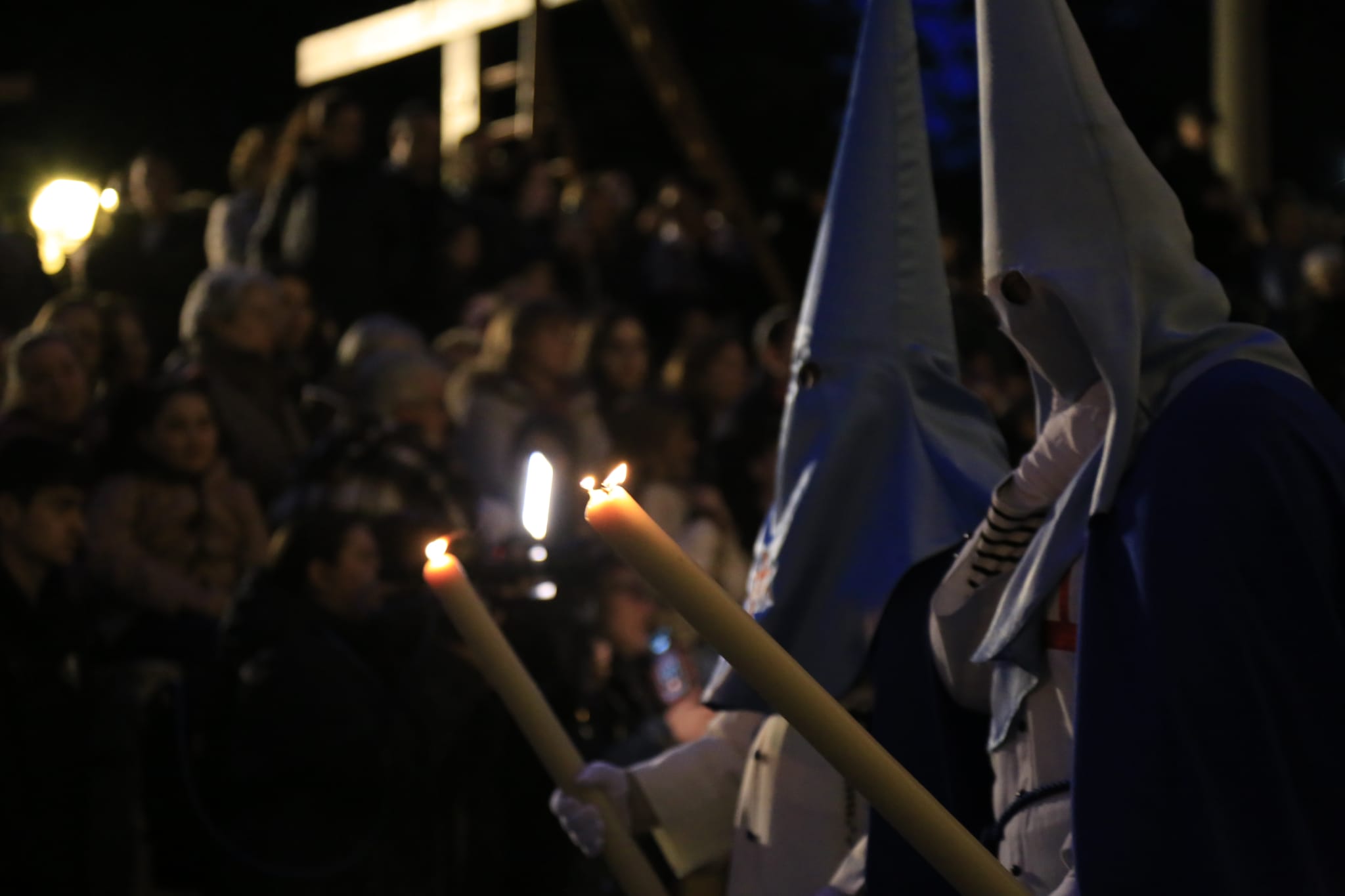 El Cristo de los Doctrinos tiñe la noche de fe y silencio