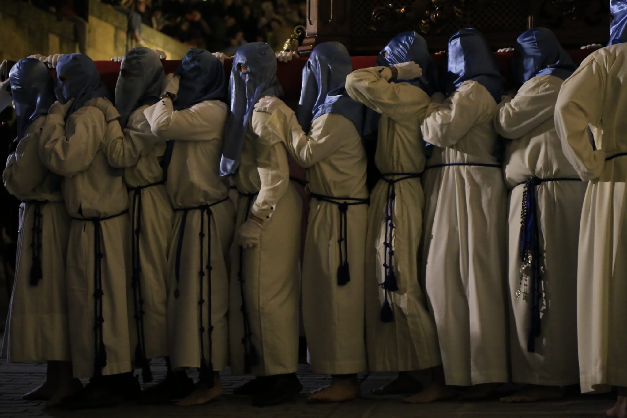 El Cristo de los Doctrinos tiñe la noche de fe y silencio