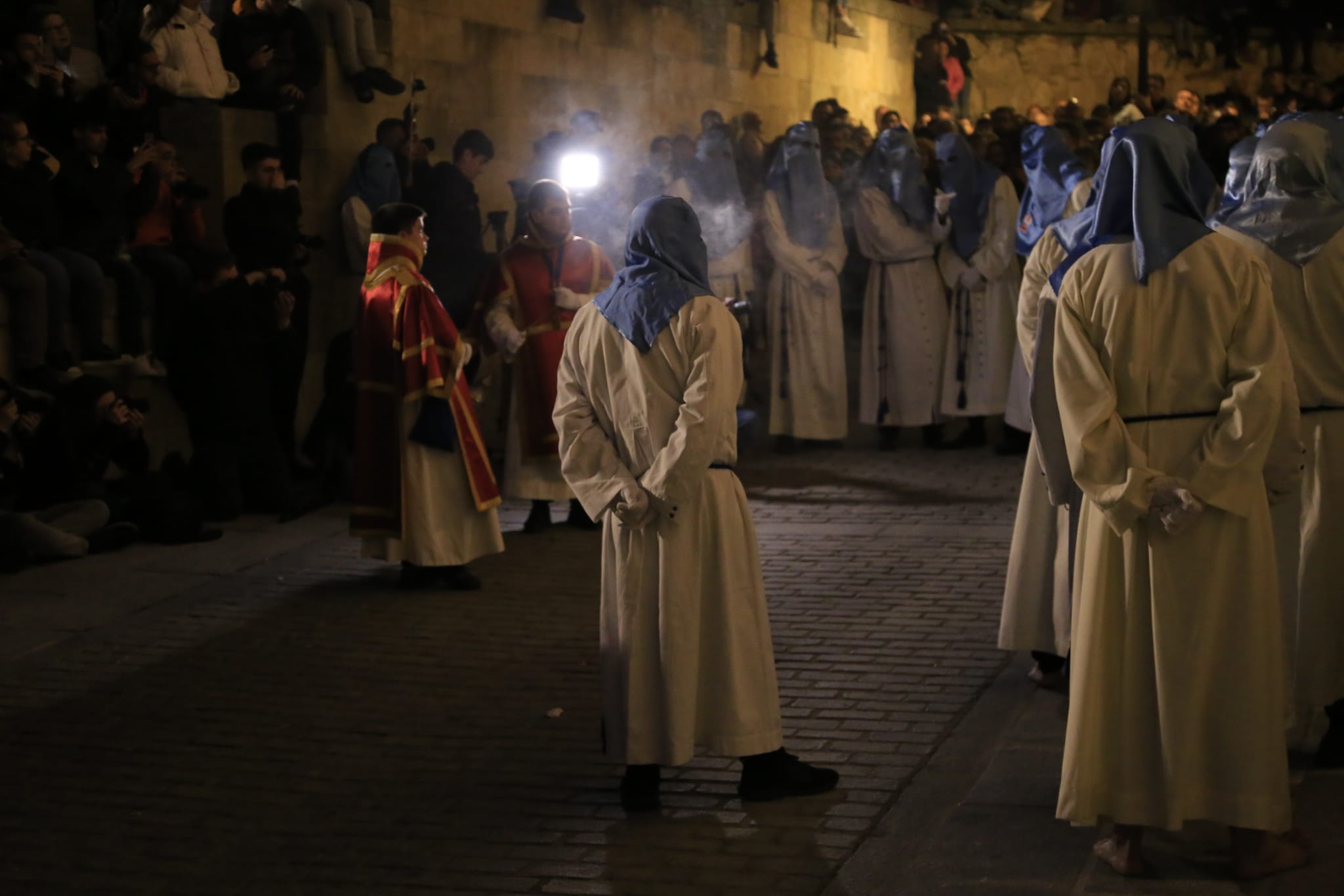 El Cristo de los Doctrinos tiñe la noche de fe y silencio