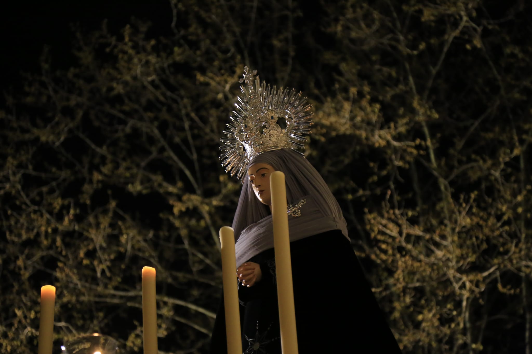 El Cristo de los Doctrinos tiñe la noche de fe y silencio