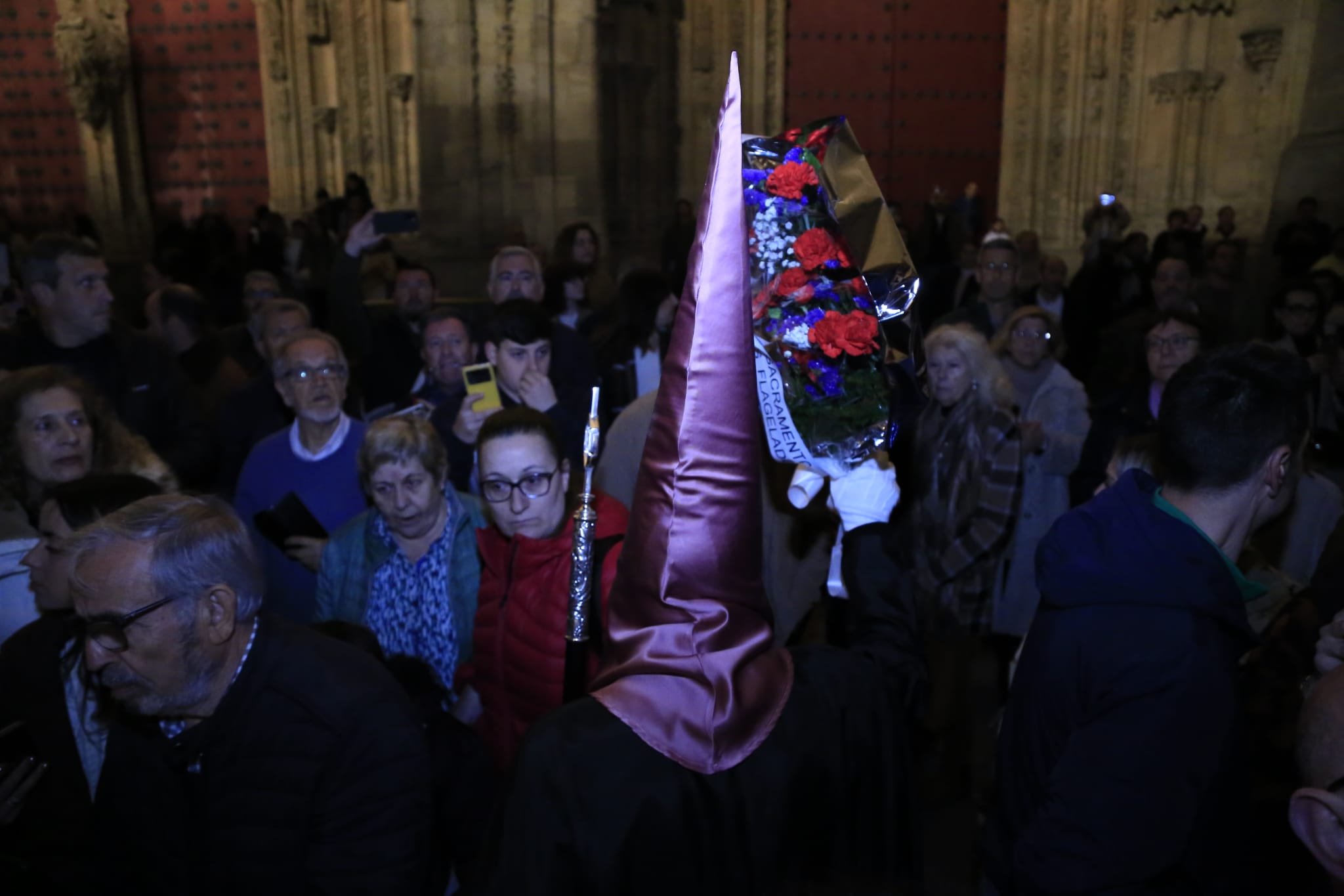 La solemnidad de Jesús Flagelado envuelve la noche de Salamanca