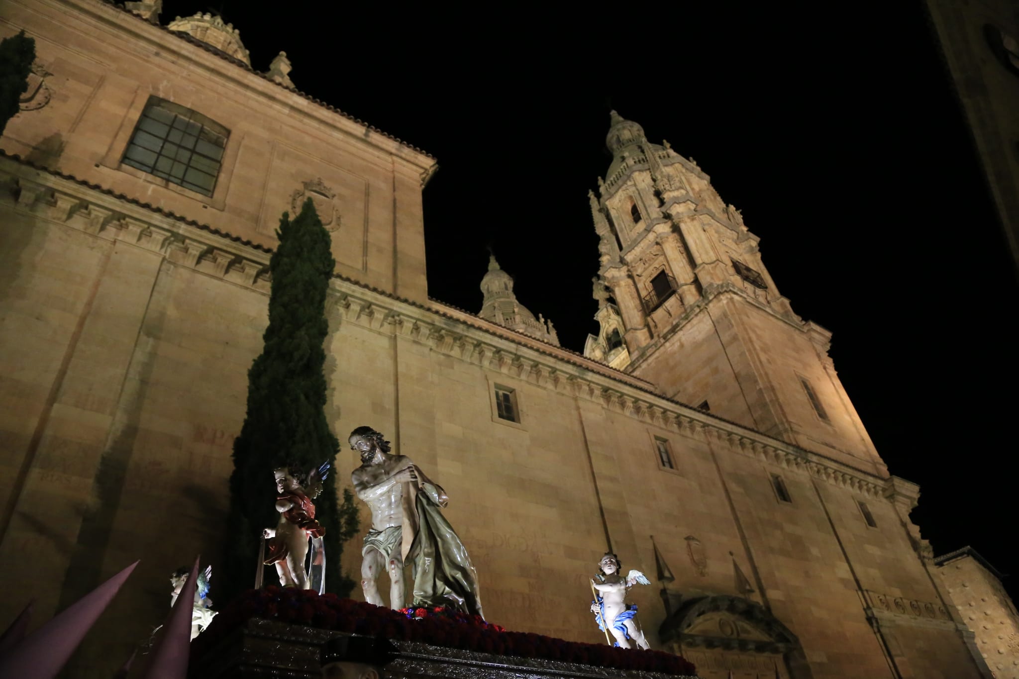 La solemnidad de Jesús Flagelado envuelve la noche de Salamanca